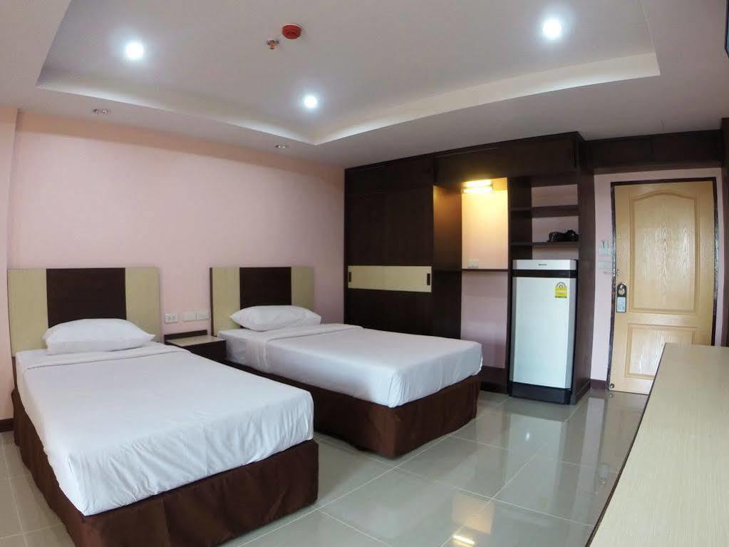 Oyo 523 Aa Pattaya Ville Kültér fotó