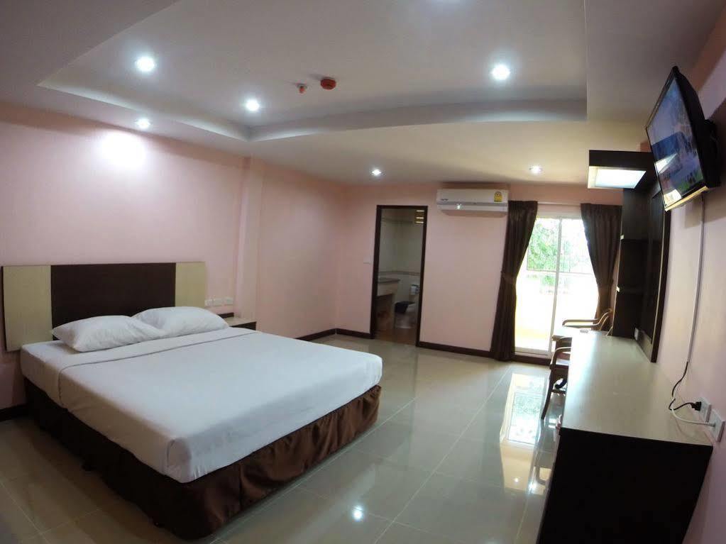 Oyo 523 Aa Pattaya Ville Kültér fotó